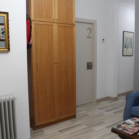 Hostal Montserrat Tona Esterno foto