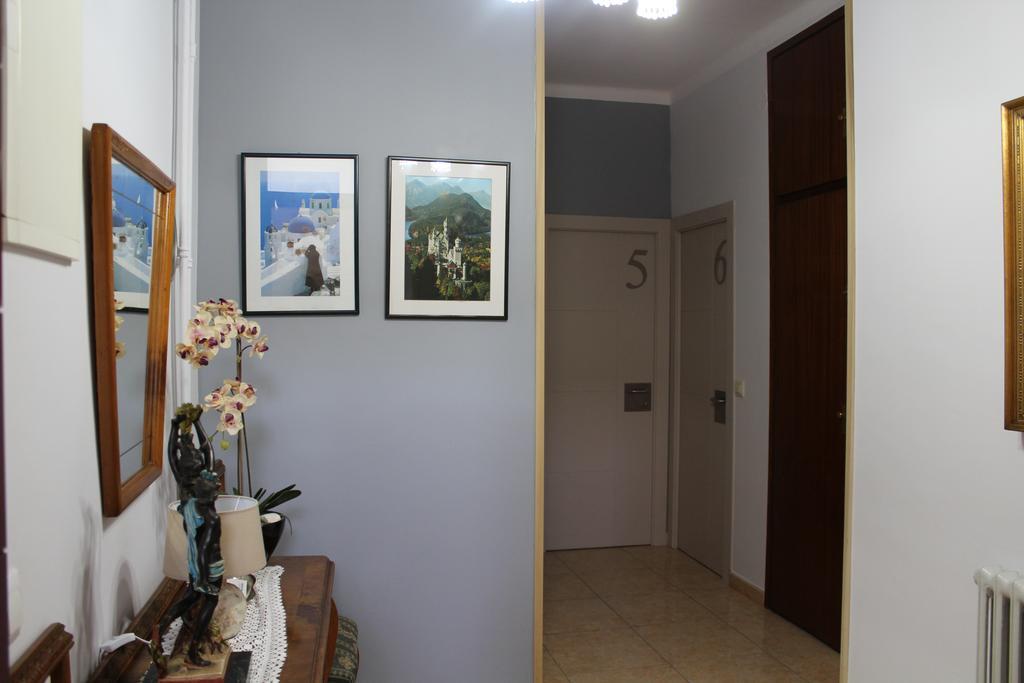 Hostal Montserrat Tona Esterno foto
