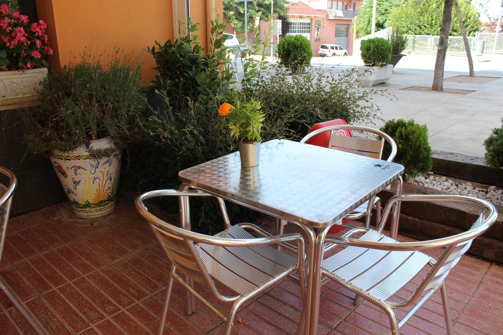 Hostal Montserrat Tona Esterno foto