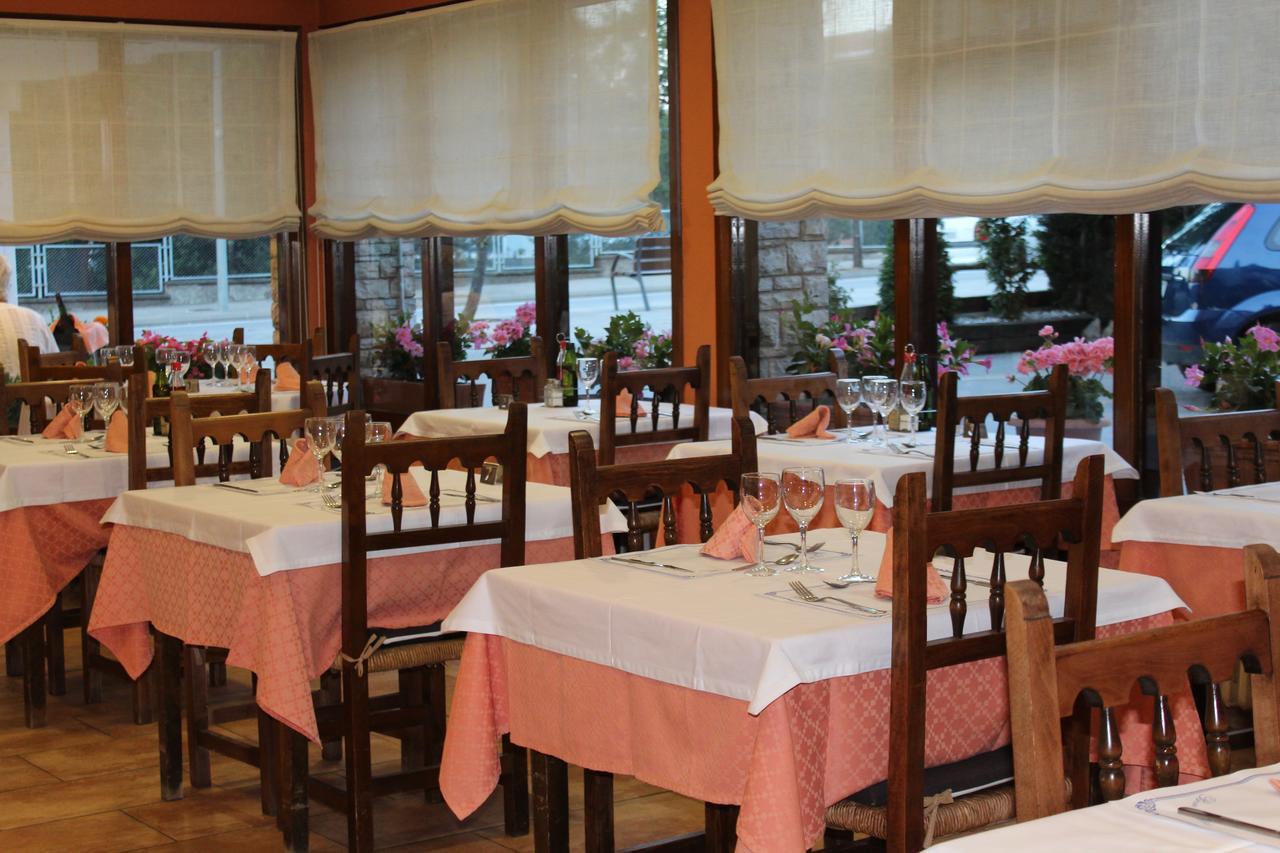 Hostal Montserrat Tona Esterno foto